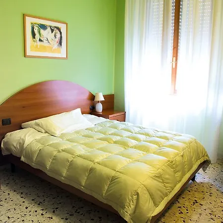 Otel Latini *