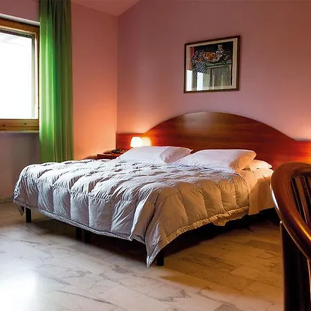 Latini Otel *