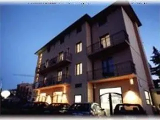 Latini Otel *