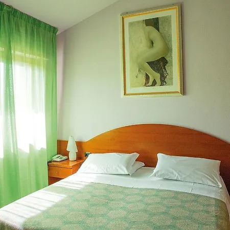 Latini ホテル チェルタルド