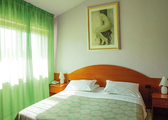 Latini מלון צ'רטאלדו